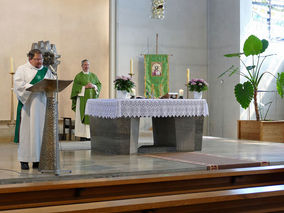 Heilige Messe mit Pfarrer Martin Fischer und Diakon Alexander von Rüden (Foto: Karl-Franz Thiede)